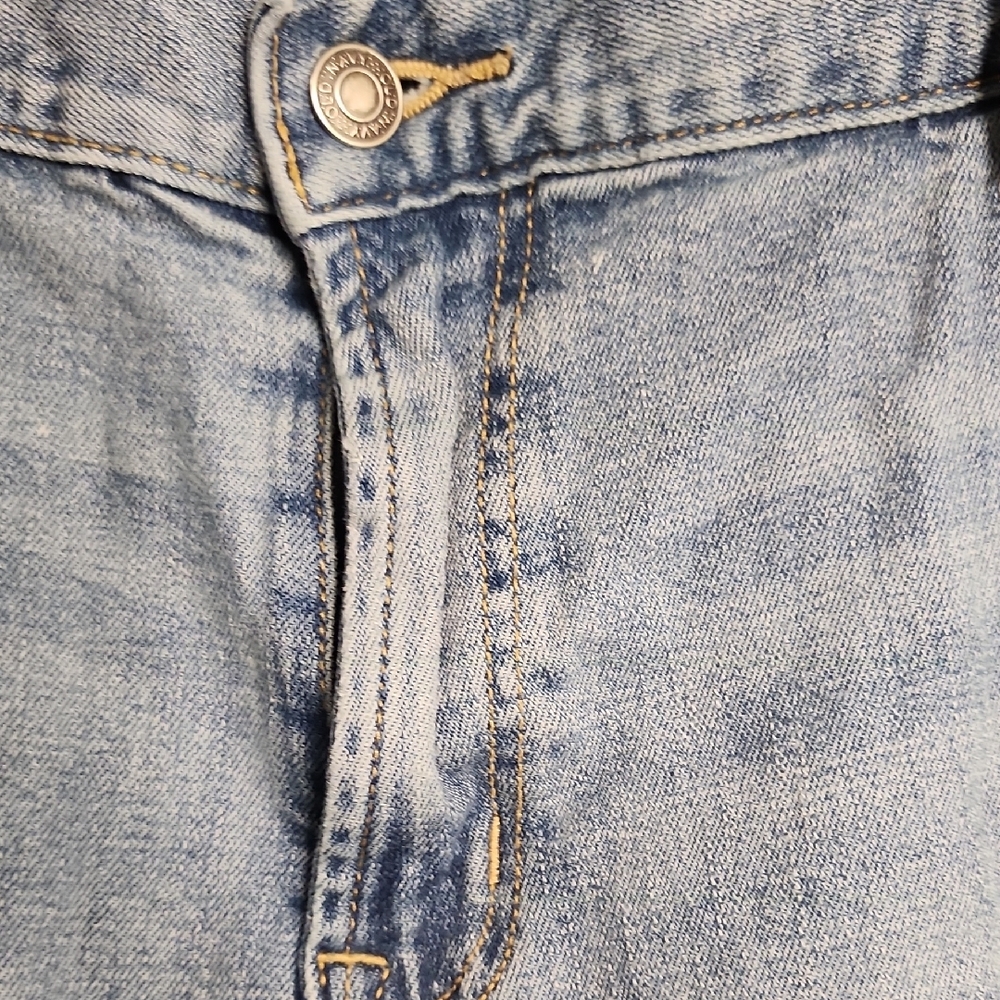 Old Navy Men's Light Blue Relaxed Jeans - Picture 8 of 15